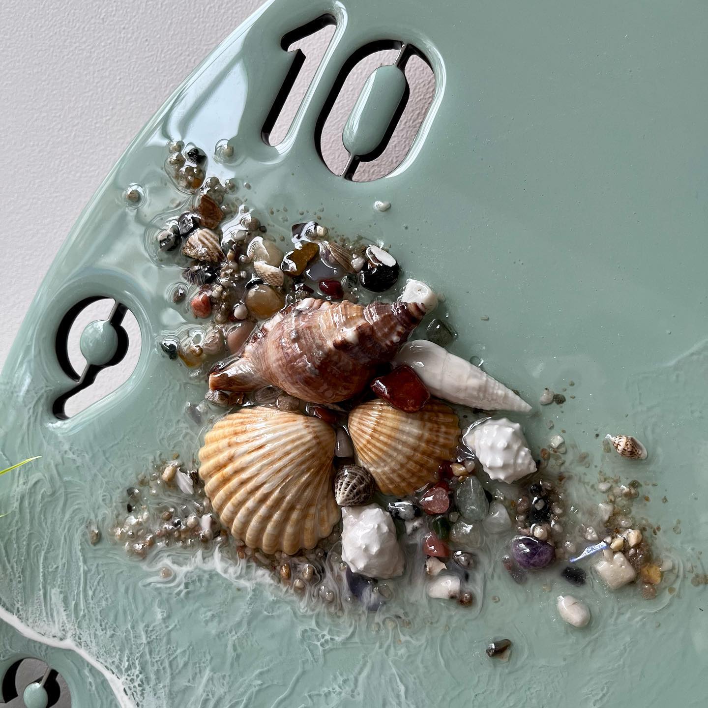 Cream Light With Shells | Epoxy Resin Wall Clock